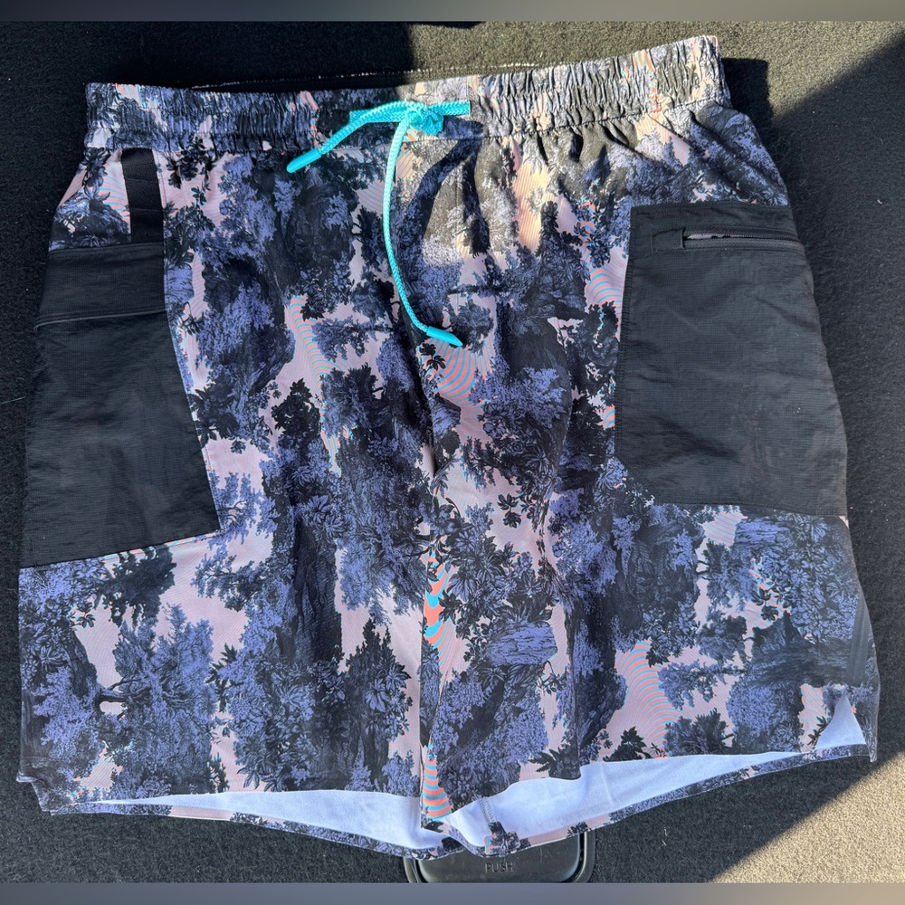 Lululemon Water-Repellent Hiking Short 8” - Size L